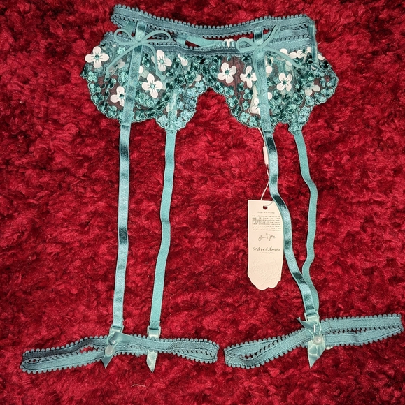 D5. NWT FOR LOVE AND LEMONS DAISY EMBROIDERED GARTER BELT - Picture 7 of 7